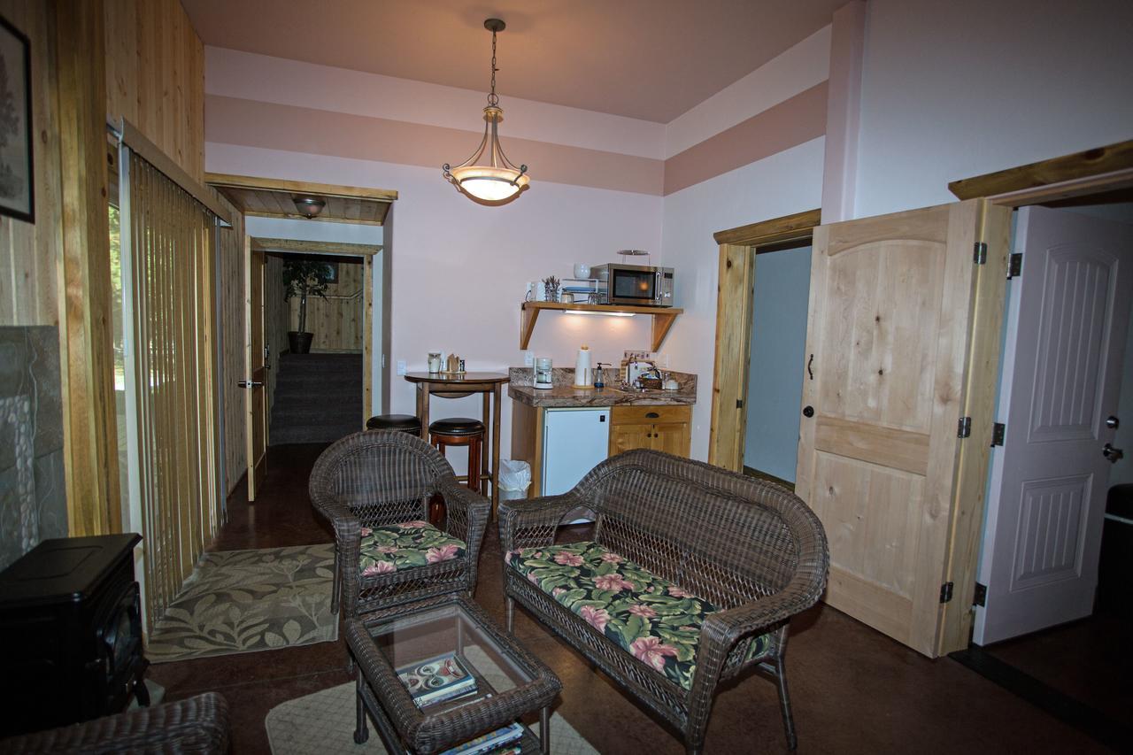 Diamondstone Guest Lodges La Pine Dış mekan fotoğraf