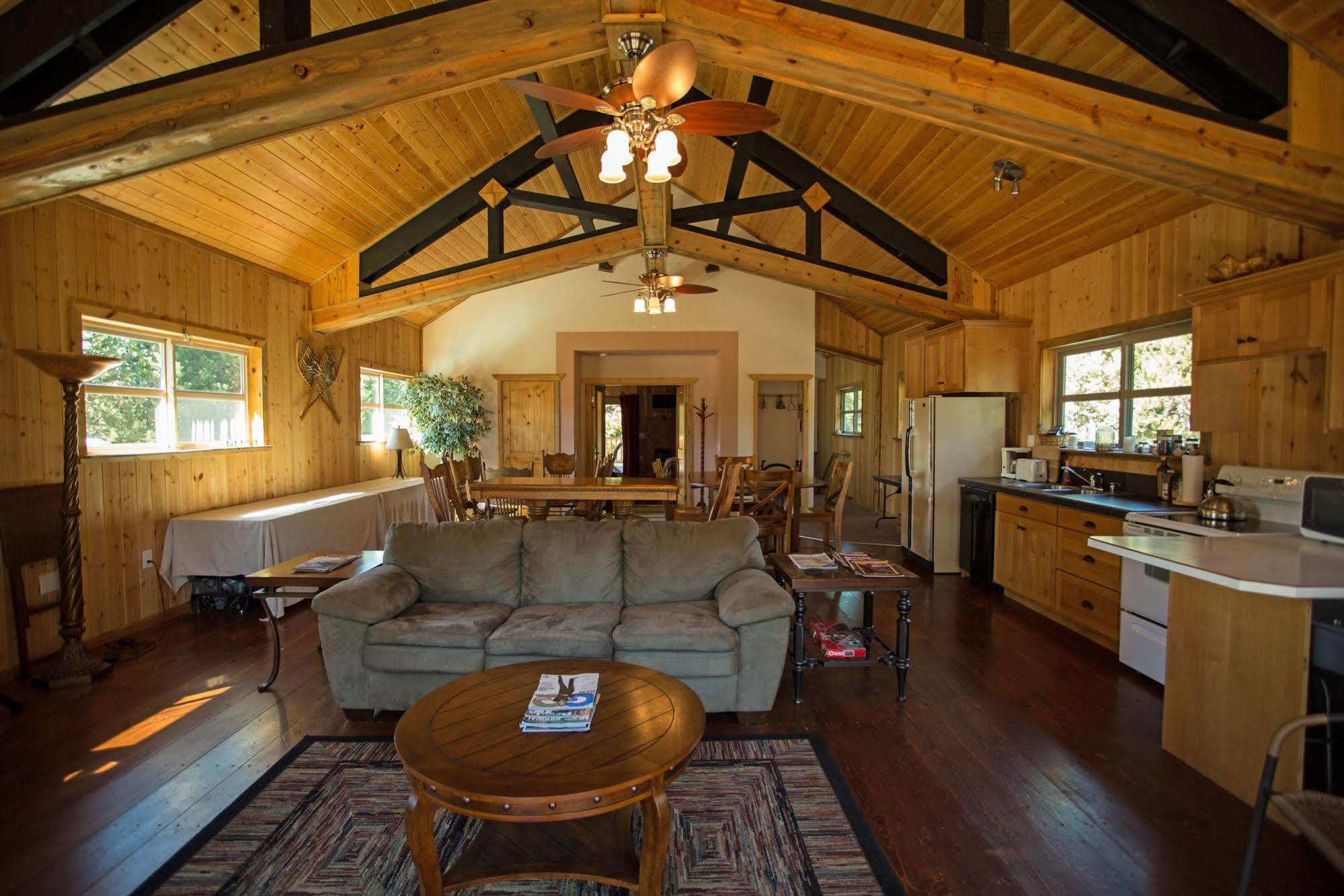 Diamondstone Guest Lodges La Pine Dış mekan fotoğraf