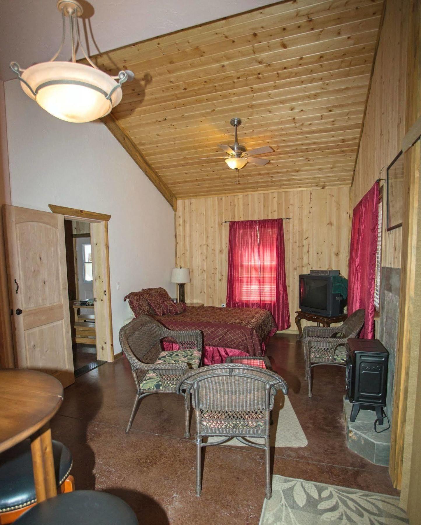 Diamondstone Guest Lodges La Pine Dış mekan fotoğraf