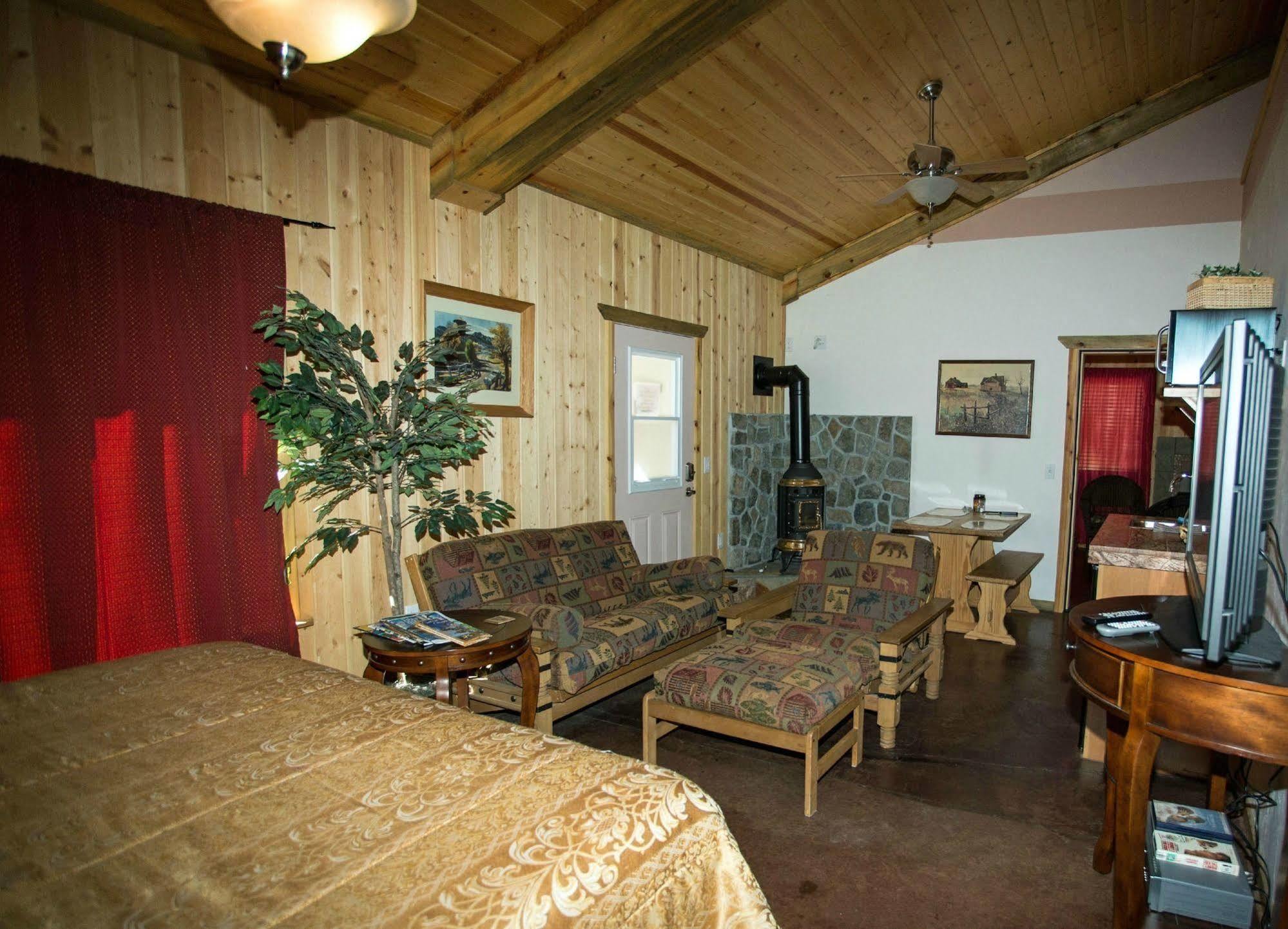 Diamondstone Guest Lodges La Pine Dış mekan fotoğraf